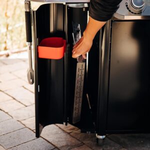 Prep station with hooks – Keep your tools and seasoning within arm’s reach.